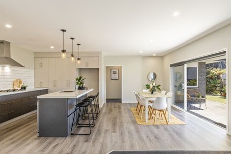 Photo of property in 7 Frederick Place, Whalers Gate, New Plymouth, 4310