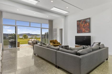 Photo of property in 8 Kuiwai Drive, Rainbow Point, Taupo, 3330