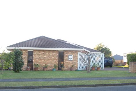 Photo of property in 15 Hadley Wood Drive, Wattle Downs, Auckland, 2103