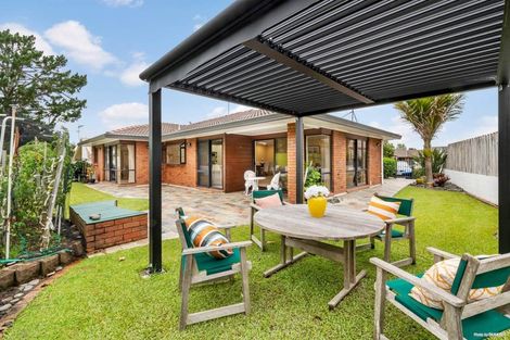 Photo of property in 45 Golfland Drive, Golflands, Auckland, 2013