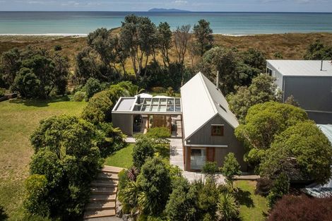 Photo of property in 2 Sea Crest Place, Bowentown, Waihi Beach, 3177