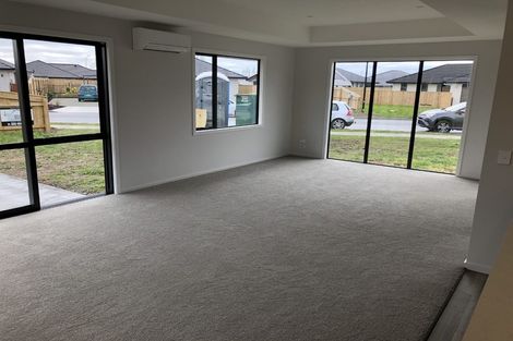 Photo of property in 14 Feltham Street, Hunterville, 4730