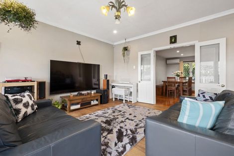 Photo of property in 201 Kaipara Road, Papakura, 2582