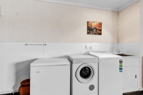 Photo of property in 1/9 Waiwera Place, Merrilands, New Plymouth, 4312