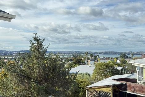Photo of property in 142b Luckens Road, West Harbour, Auckland, 0618