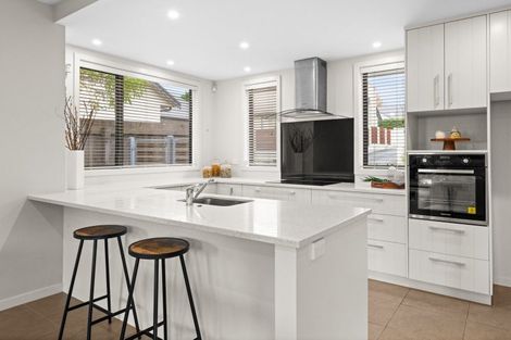 Photo of property in 9b Gillean Street, Havelock North, 4130