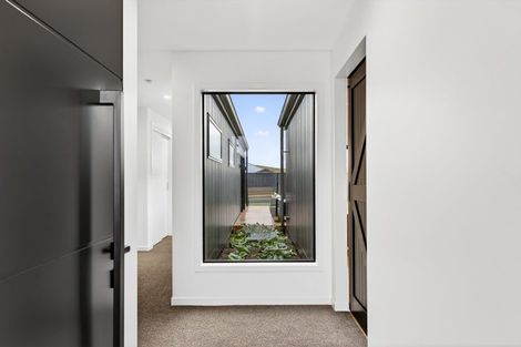 Photo of property in 7 Annie Aranui Drive, Poraiti, 4182