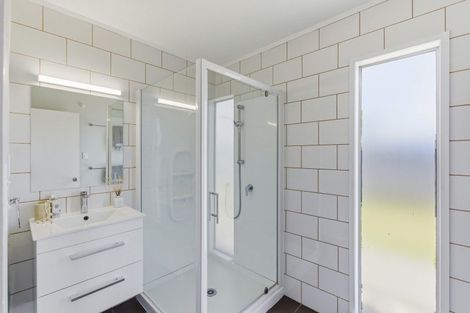 Photo of property in 2 Cypress Grove, Paraparaumu, 5032