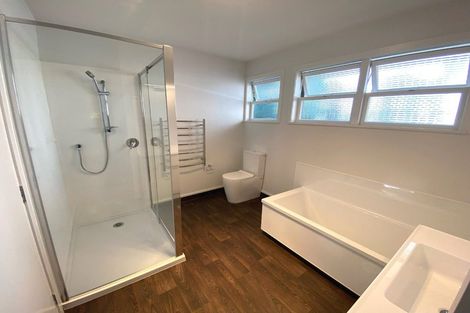 Photo of property in 30 Lawrence Crescent, Hillpark, Auckland, 2102