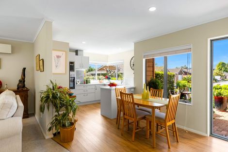 Photo of property in 16 The Grove, Red Beach, 0932