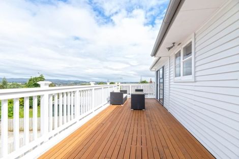 Photo of property in 65 Awaroa Road, Sunnyvale, Auckland, 0612