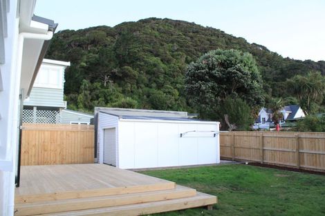 Photo of property in 9 Hinau Street, Eastbourne, Lower Hutt, 5013