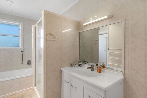 Photo of property in 5 Courtenay Road, Heretaunga, Upper Hutt, 5018