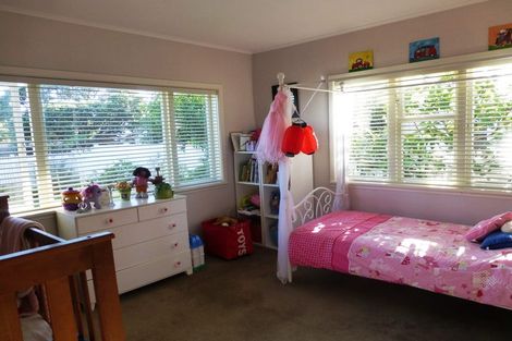 Photo of property in 6 Nelson Avenue, Northcote Point, Auckland, 0627