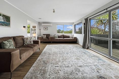 Photo of property in 61 Sunline Avenue, Massey, Auckland, 0614