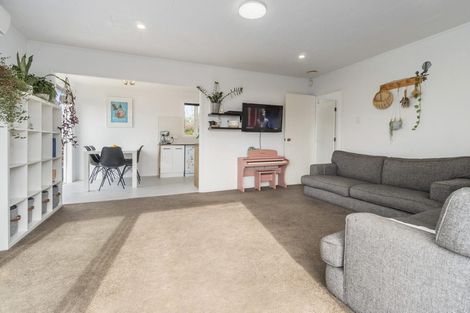 Photo of property in 32 Allington Road, Massey, Auckland, 0614