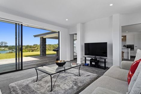 Photo of property in 93 Lynley Park Drive, Omokoroa, 3114