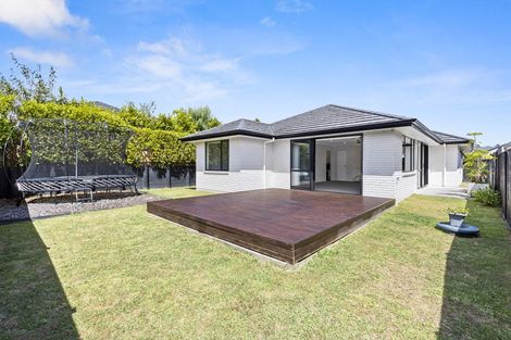 Photo of property in 4 Kriletich Drive, Kumeu, 0810