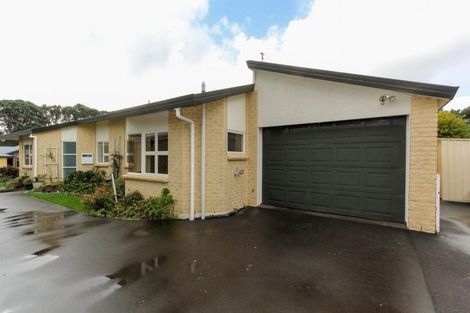 Photo of property in 8 Kawaroa Close, New Plymouth, 4310