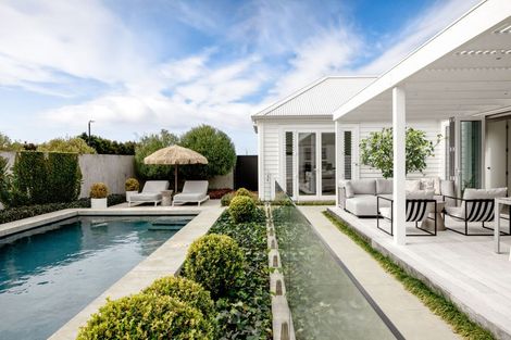 Photo of property in 12 Sandpiper Avenue, Point Wells, 0986