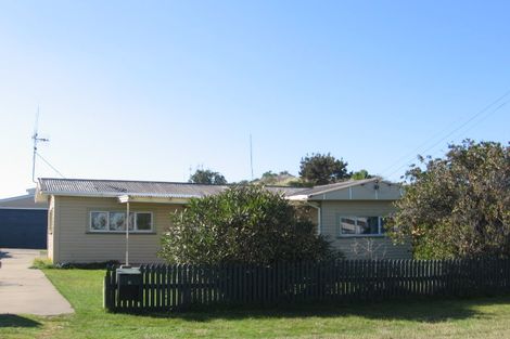 Photo of property in 6 Andresen Street, Foxton Beach, Foxton, 4815