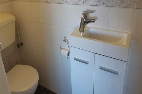 Photo of property in 12 Pendene Place, Forrest Hill, Auckland, 0620