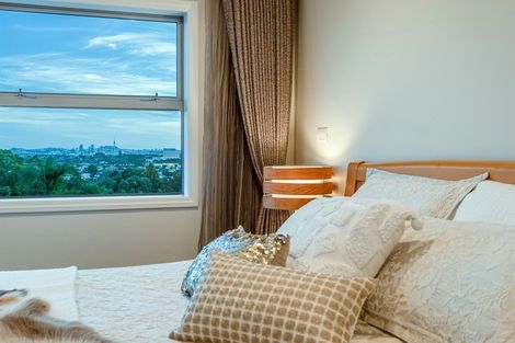 Photo of property in 13a Parr Terrace, Castor Bay, Auckland, 0620