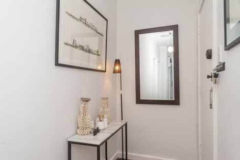 Photo of property in Hamilton Flats, 3/9 Hawker Street, Mount Victoria, Wellington, 6011