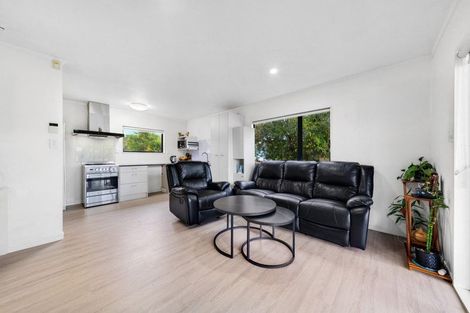 Photo of property in 15a Gossamer Drive, Pakuranga Heights, Auckland, 2010