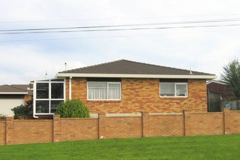 Photo of property in 2/86 Don Buck Road, Massey, Auckland, 0614