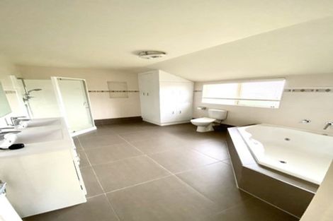 Photo of property in 7 Kawai Rise, Te Atatu Peninsula, Auckland, 0610