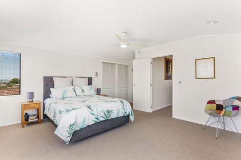 Photo of property in 8 Pounamu Place, Shelly Park, Auckland, 2014