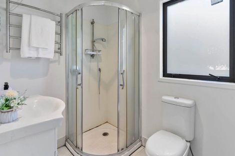 Photo of property in 72 Lynn Road, Bayview, Auckland, 0629