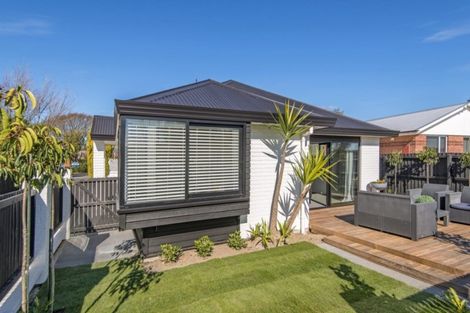 Photo of property in 10 Blighs Road, Strowan, Christchurch, 8052