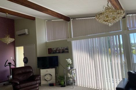 Photo of property in 1/17 Powrie Street, Glenfield, Auckland, 0629