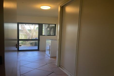 Photo of property in 14 Cayman Place, Unsworth Heights, Auckland, 0632