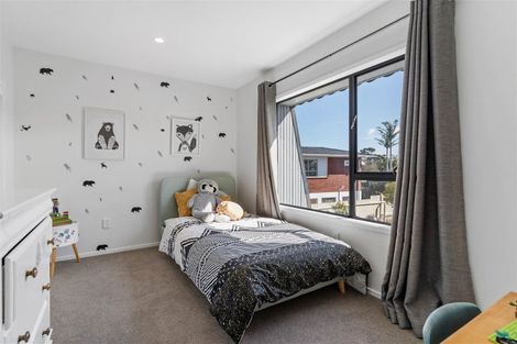Photo of property in 1 Heaton Grove, Chatswood, Auckland, 0626