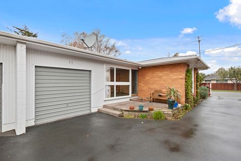 Photo of property in 2/43 Prestons Road, Redwood, Christchurch, 8051