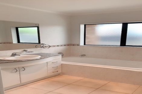 Photo of property in 7 Caltra Place, East Tamaki, Auckland, 2016