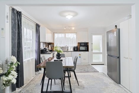 Photo of property in 69 Kemp Road, Massey, Auckland, 0614