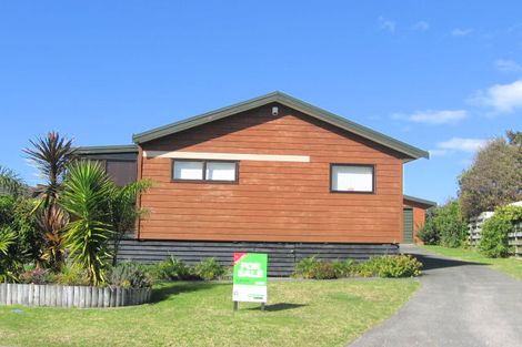 Photo of property in 107 Everitt Crescent, Whangamata, 3620