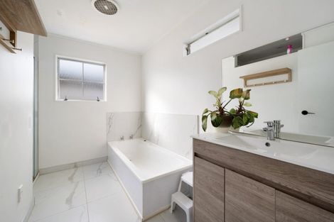 Photo of property in 1/3 Benygloe Place, Highland Park, Auckland, 2010