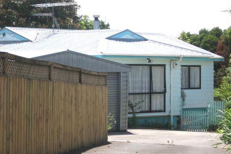 Photo of property in 1/329 Wairau Road, Totara Vale, Auckland, 0627