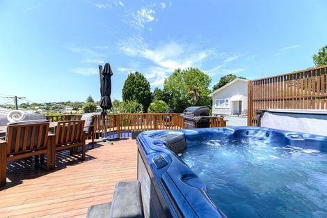 Photo of property in 112 Lincoln Park Avenue, Massey, Auckland, 0614