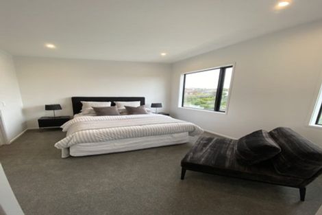 Photo of property in 35 Lewis Road, Pakuranga, Auckland, 2010