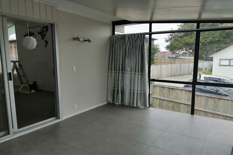 Photo of property in 68 Hutchinsons Road, Bucklands Beach, Auckland, 2014