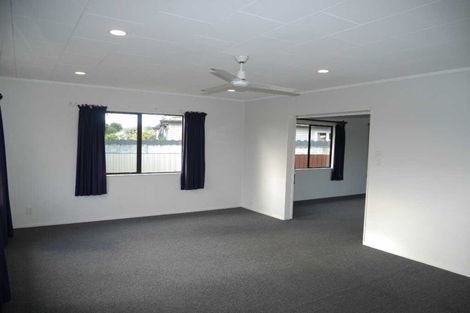Photo of property in 7 Linwood Drive, Paraparaumu, 5032