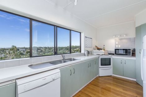 Photo of property in 34 Knights Road, Rothesay Bay, Auckland, 0630