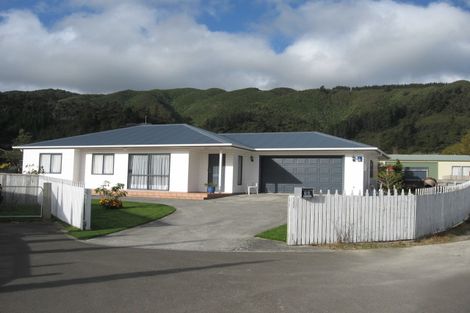 Photo of property in 12 Glenbrook Grove, Naenae, Lower Hutt, 5011