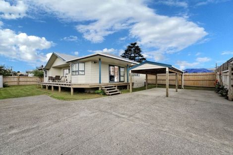Photo of property in 6a Laura Street, Kelston, Auckland, 0602